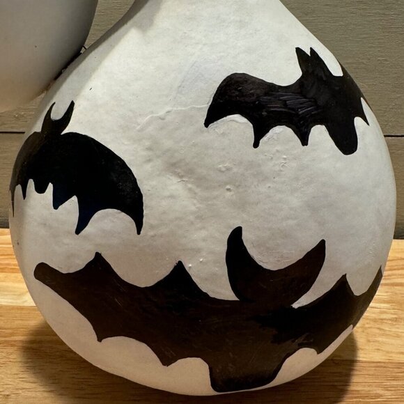 Hanging Ghost w/ Bats Hand Painted Signed 16" X 10" Fall Halloween Gourd Decor * - Picture 5 of 6
